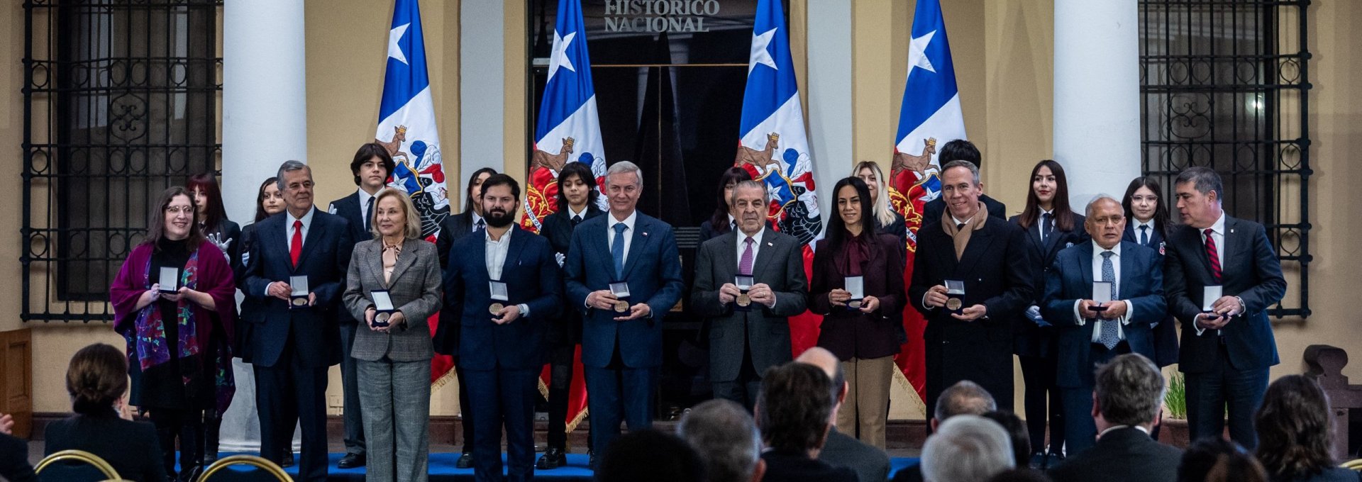 Ministro (s) participa en conmemoración de los 200 años de la Presidencia de la República