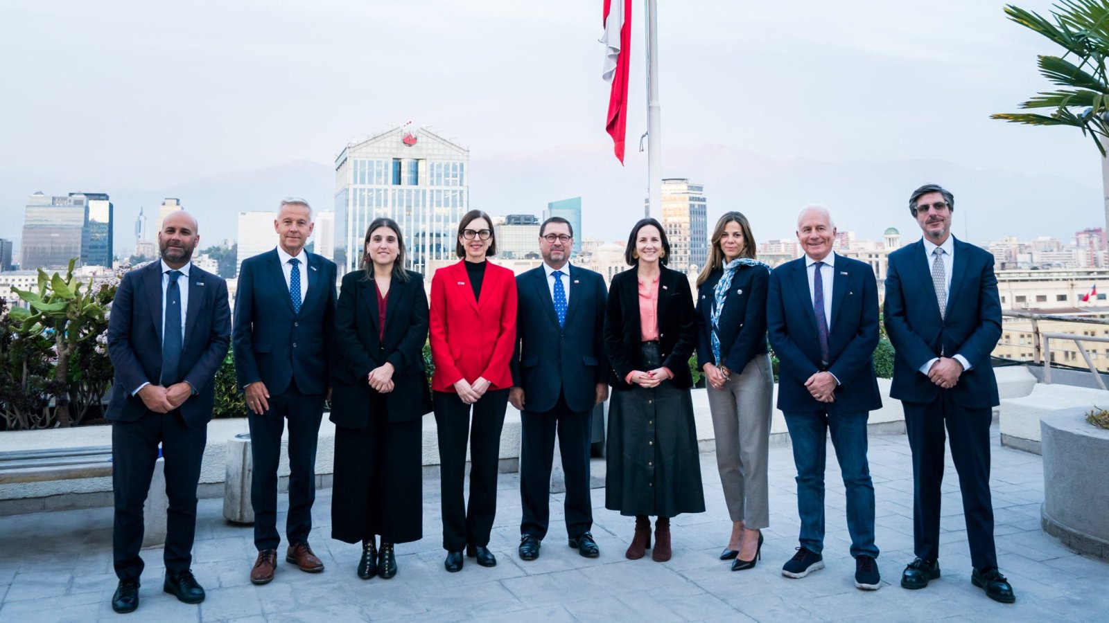 Canciller recibe a delegación del Parlamento Europeo y apunta a diversificar la cooperación en sectores como inversión, transformación digital y seguridad