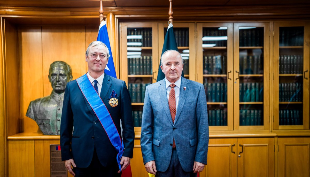 Subsecretario Torres Condecora a Embajador de Bélgica por el Término de Sus