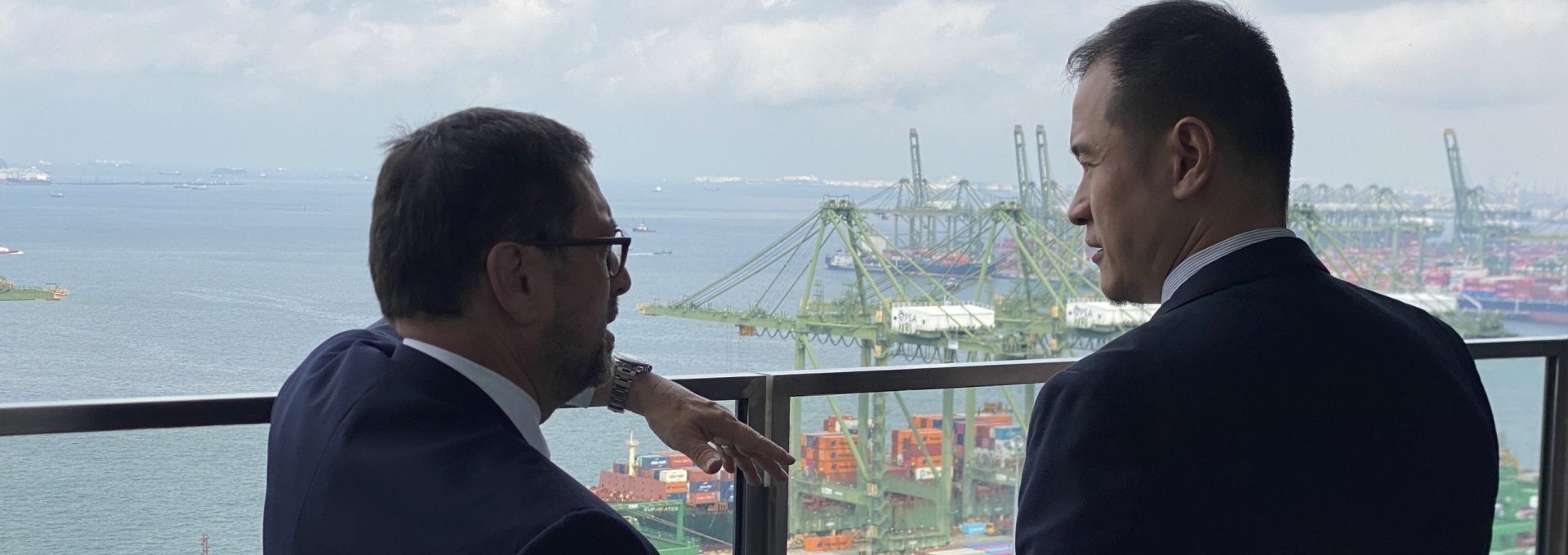 Canciller Pérez Mackenna visita el puerto de Singapur y destaca que tener puertos eficientes es fundamental para el esfuerzo exportador