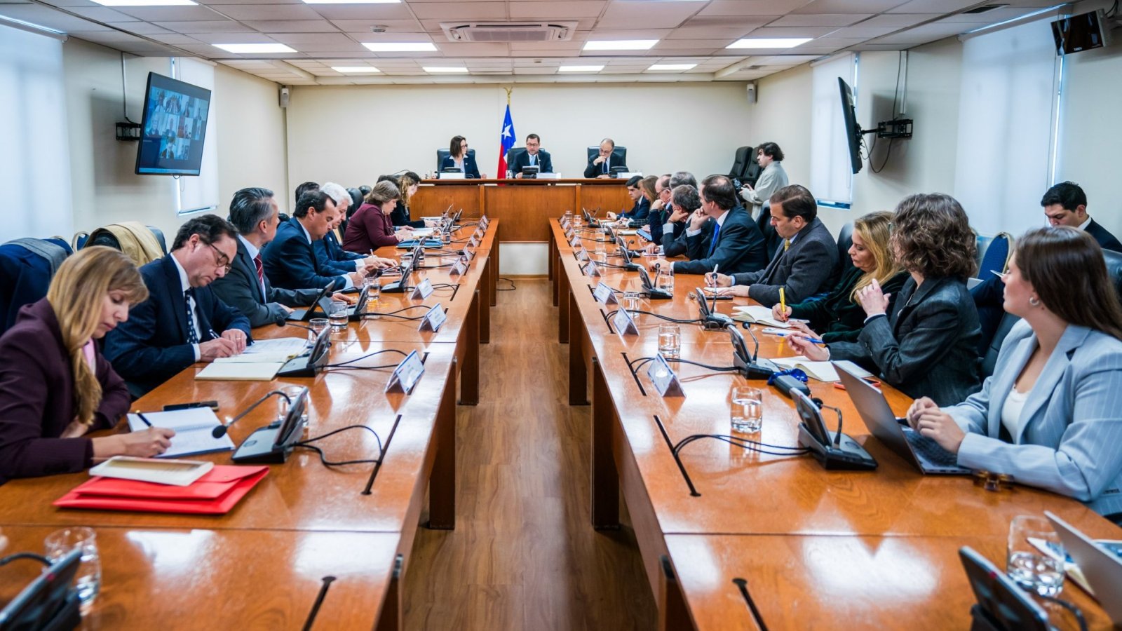 Cancillería se reúne con gremios empresariales para coordinar estrategia conjunta ante nuevo arancel de EE.UU.