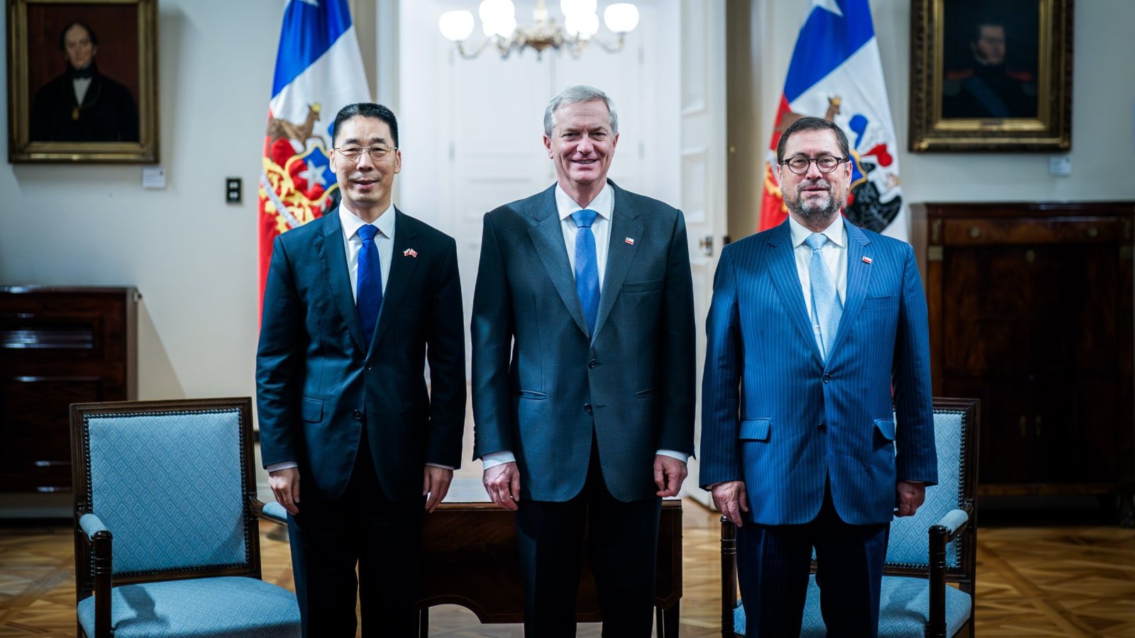 Canciller acompaña al Presidente Kast en reunión con el embajador de China en Chile