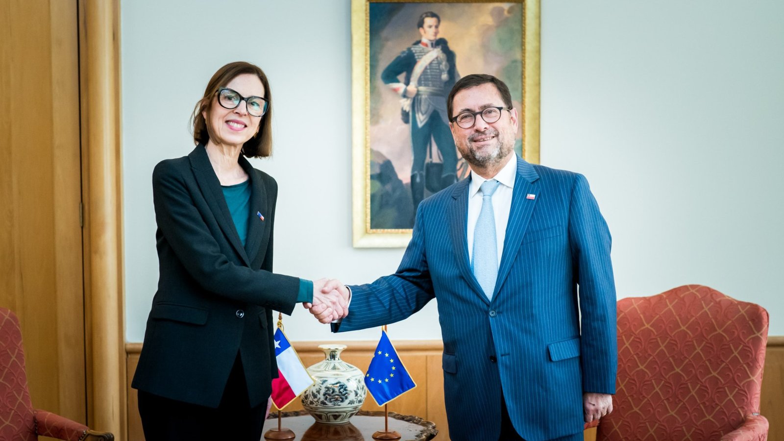 Canciller se reúne con la embajadora de la Unión Europea en Chile