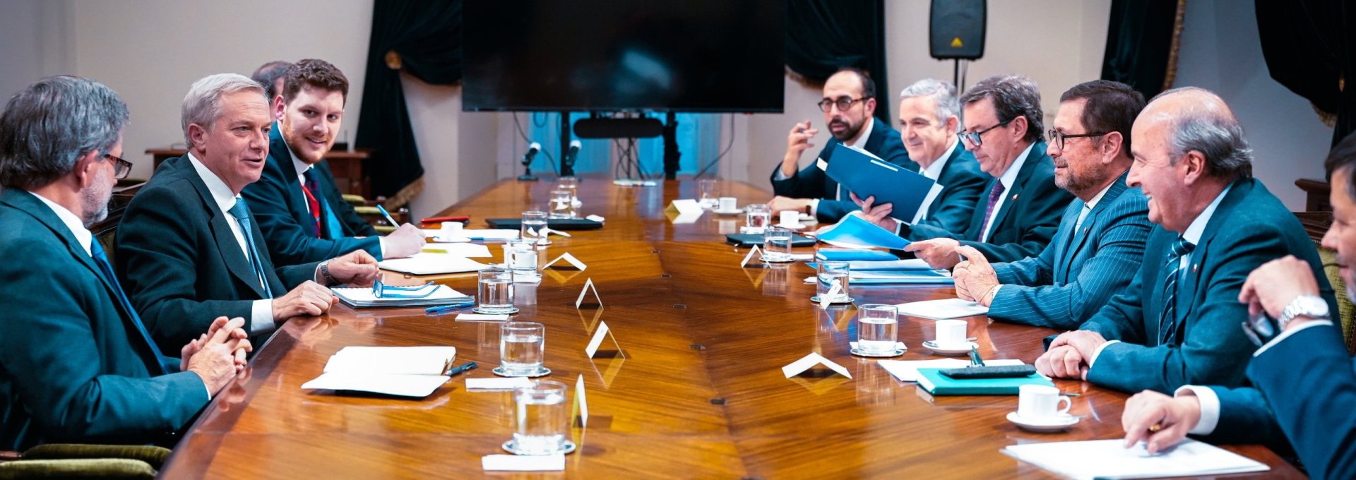 Canciller Pérez Mackenna se reunió con el Presidente José Antonio Kast y el ministro de Defensa