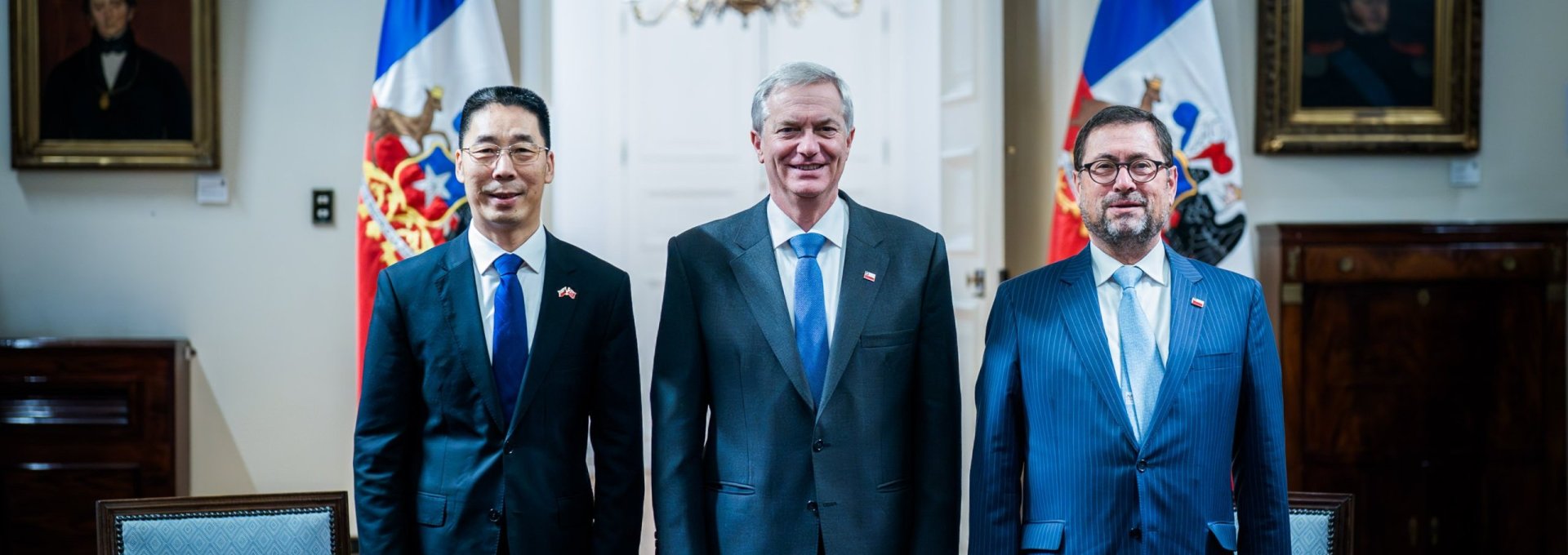 Canciller acompaña al Presidente Kast en reunión con el embajador de China en Chile