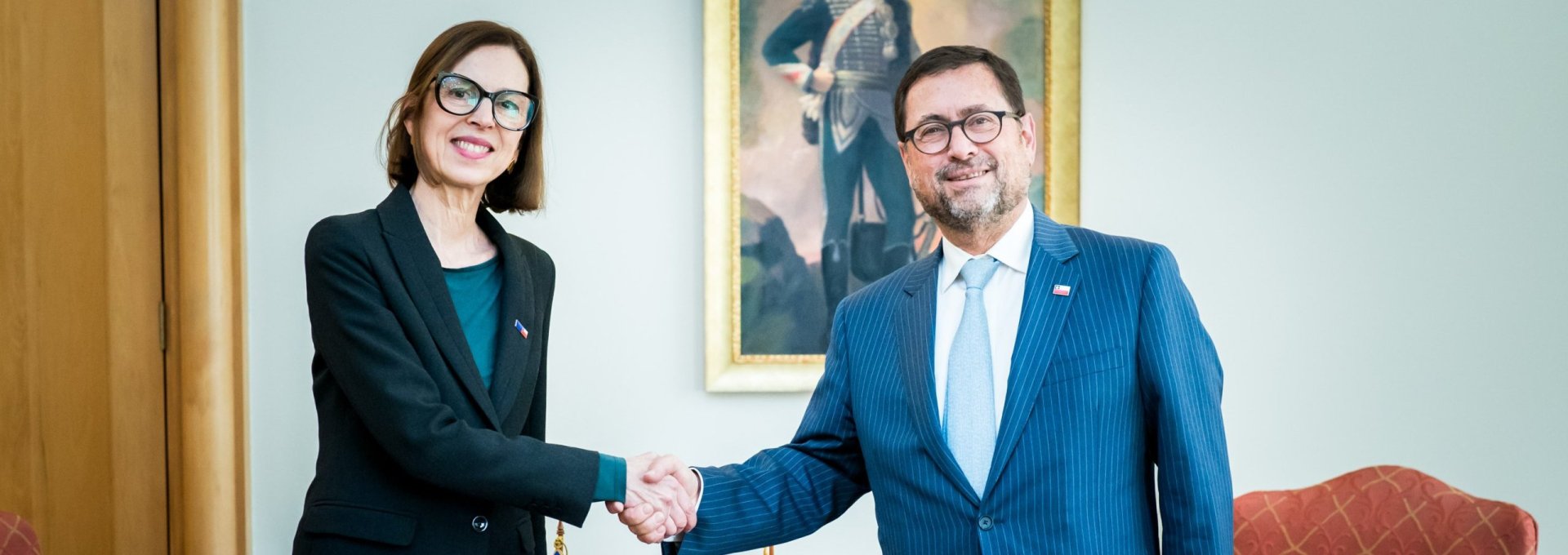 Canciller se reúne con la embajadora de la Unión Europea en Chile