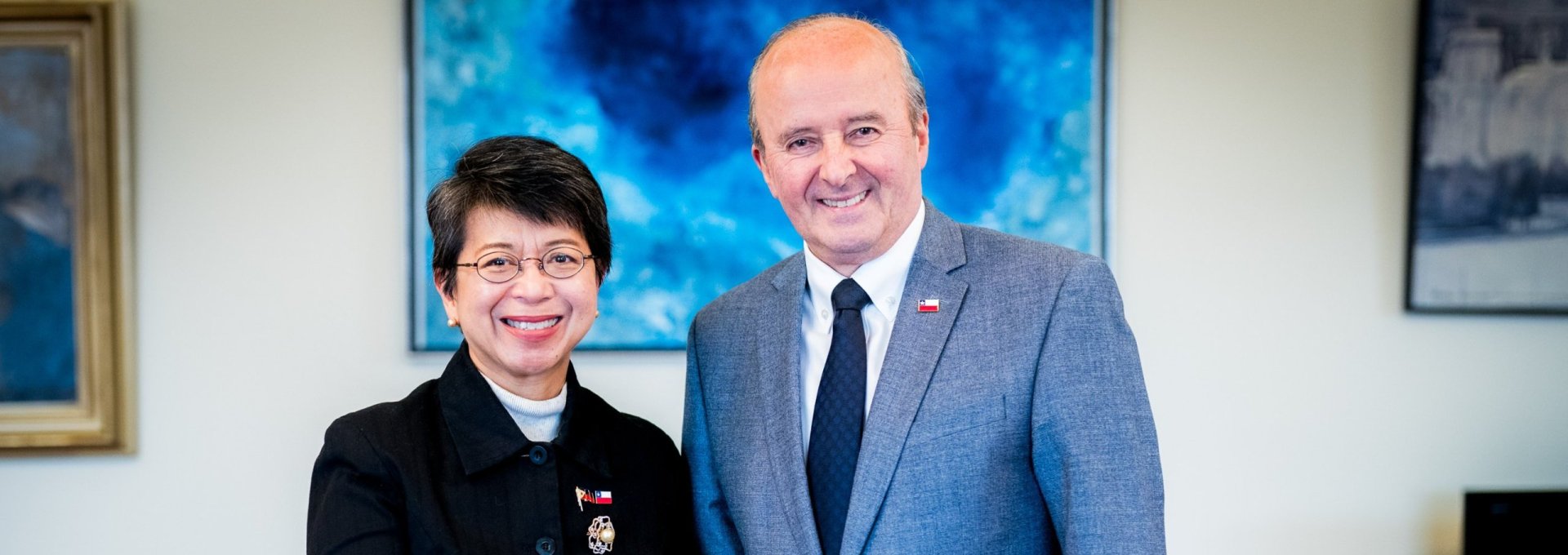 Ministro (s) se reúne con embajadora de Filipinas en Chile