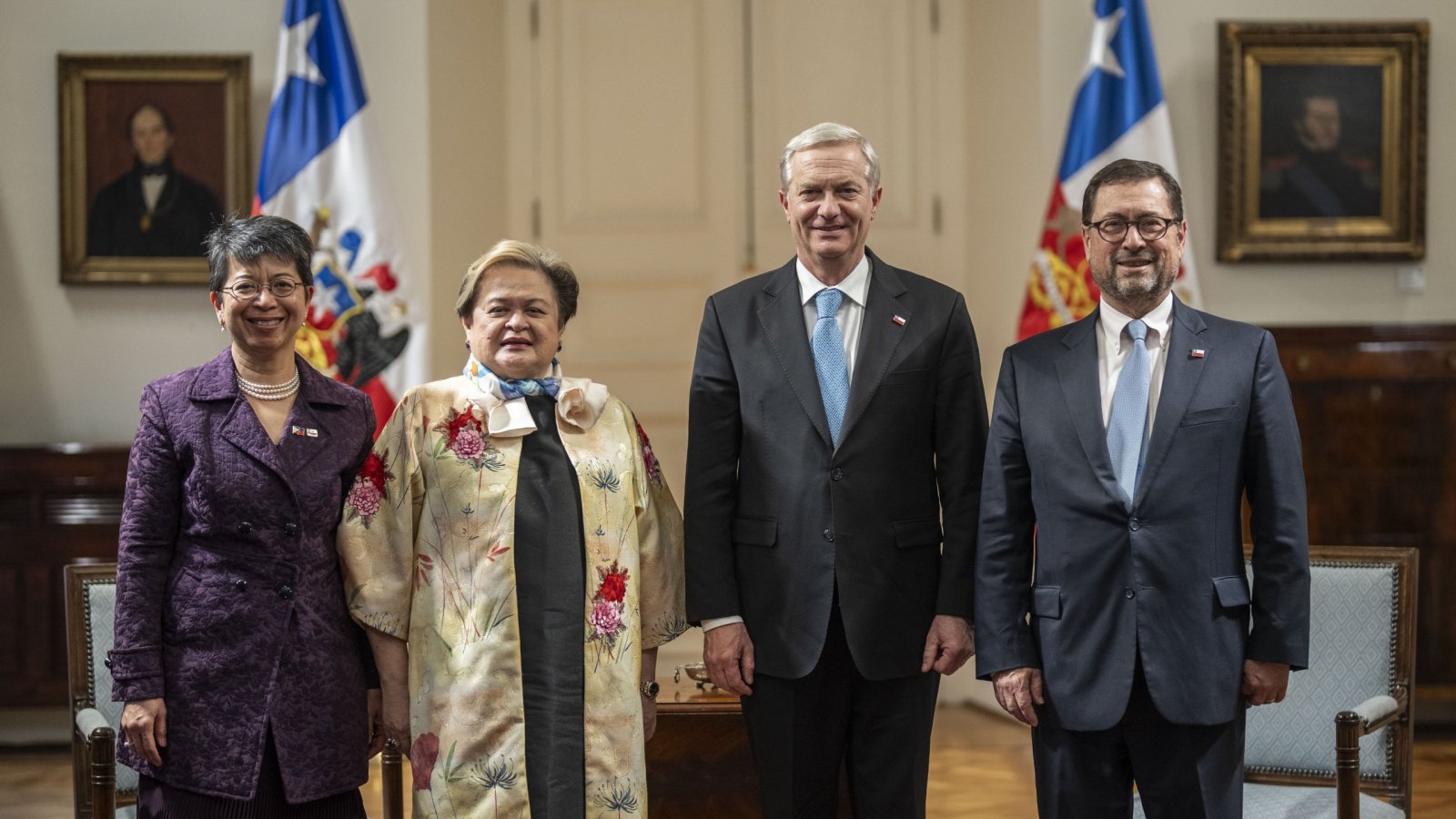 Ministro Pérez Mackenna acompaña al Presidente Kast en reunión con la secretaria de Relaciones Exteriores de Filipinas