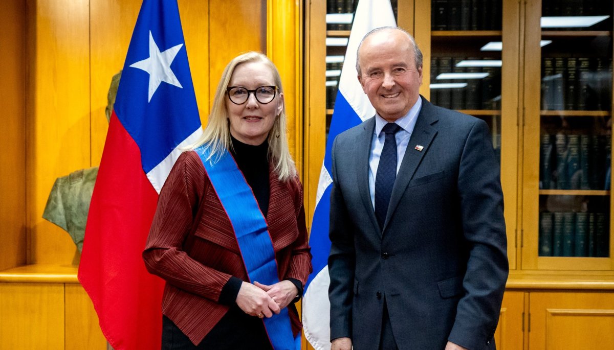 Ambassador of Finland Receives Recognition in Chile