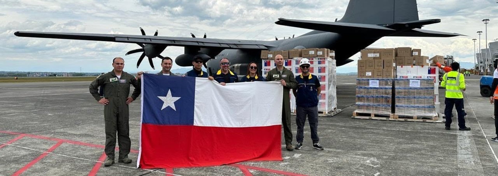 Avión con ayuda humanitaria chilena aterriza en Colombia