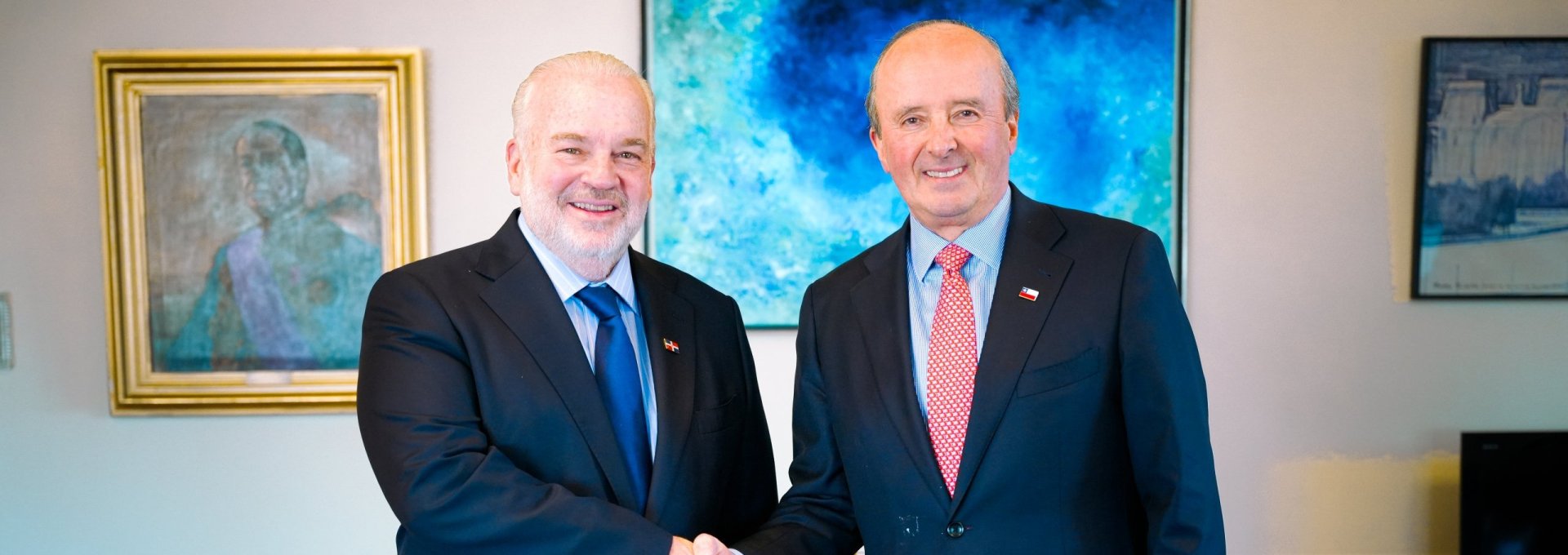 Ministo (s) se reúne con el embajador de República Dominicana en Chile