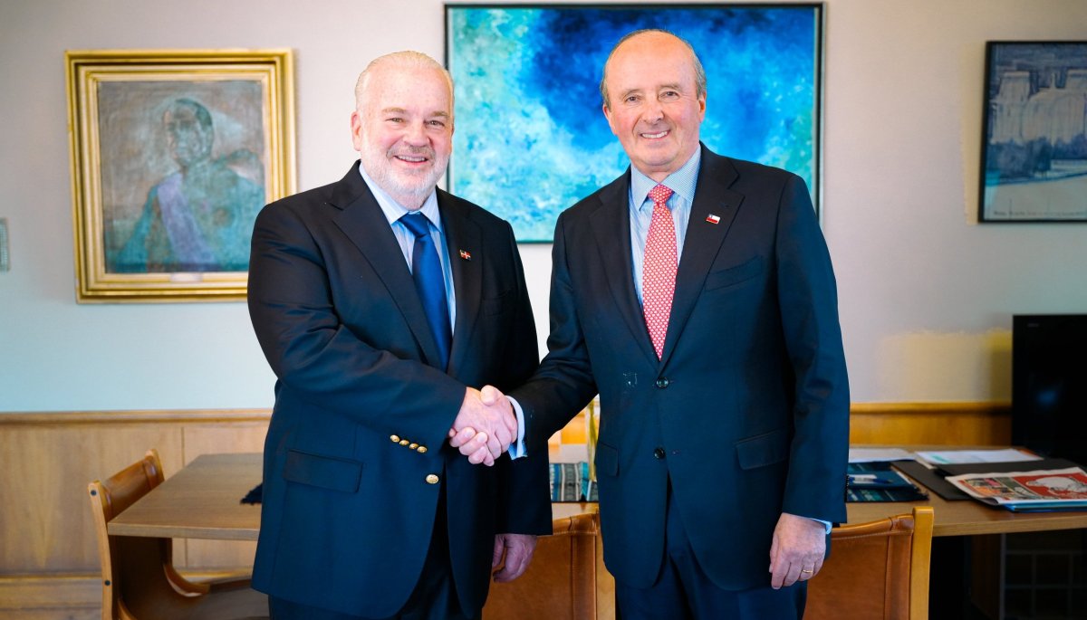 Chilean Minister Meets Dominican Ambassador – Trade Ties Reconsidered