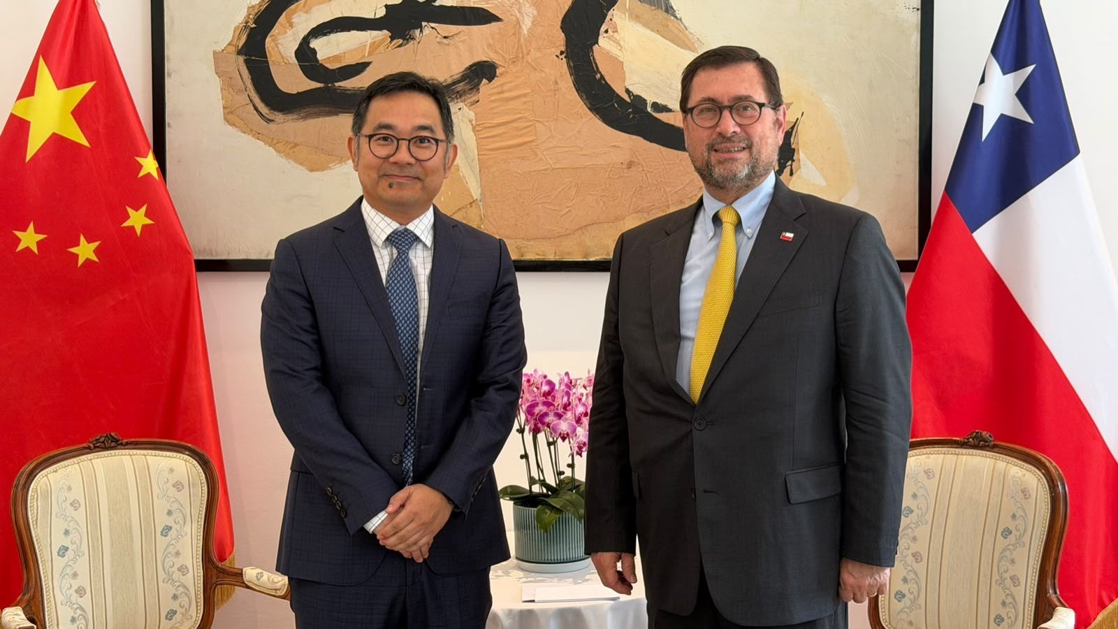 Canciller se reúne con vicepresidente del laboratorio Sinovac en China