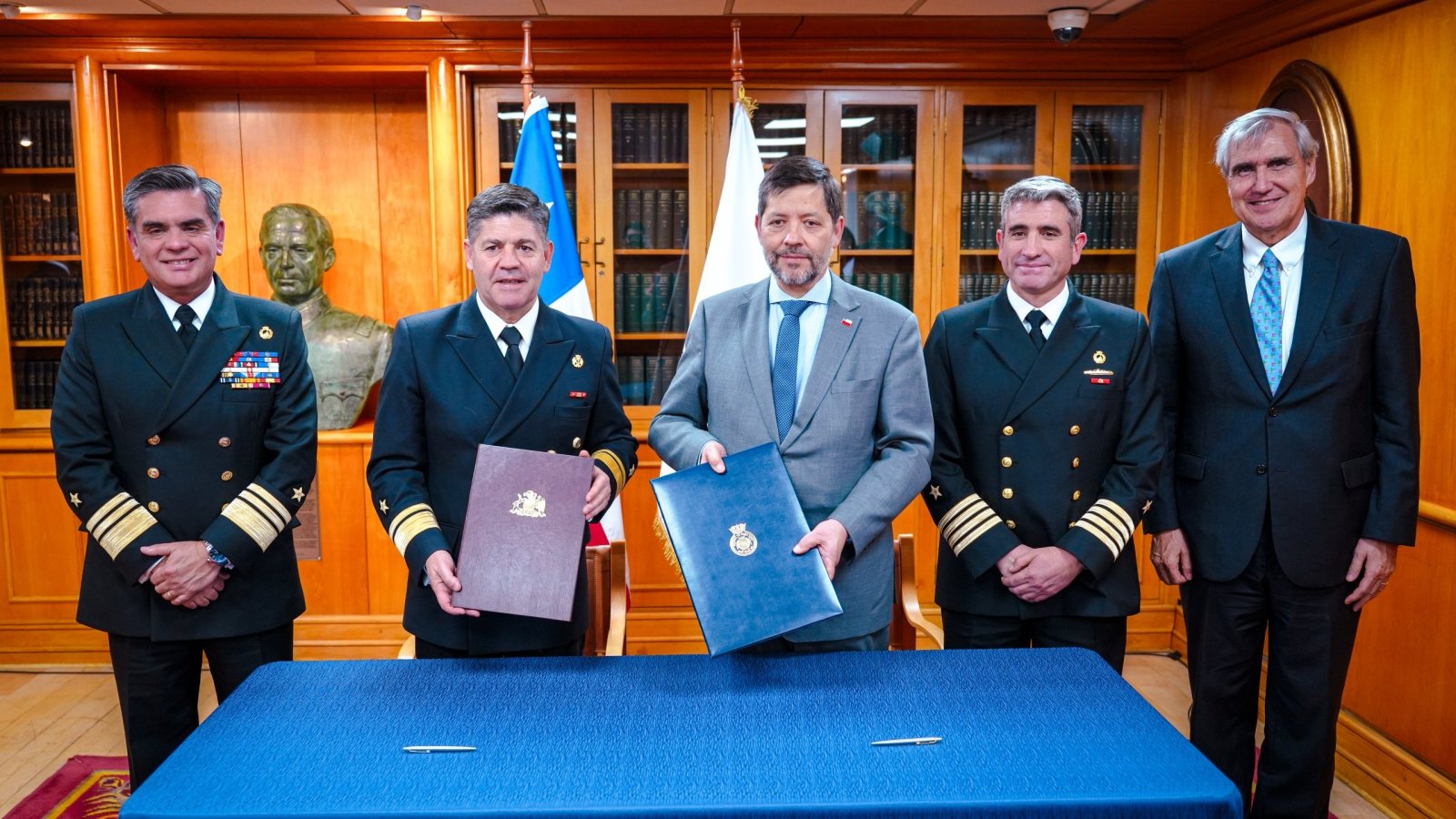 Academia Diplomática Andrés Bello y la Armada de Chile firman convenio de colaboración académica