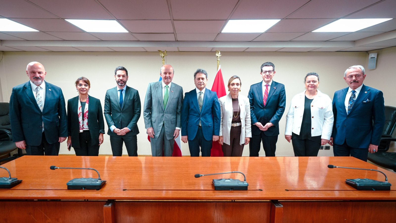 Ministro (s) Torres se reúne con delegación parlamentaria de Türkiye