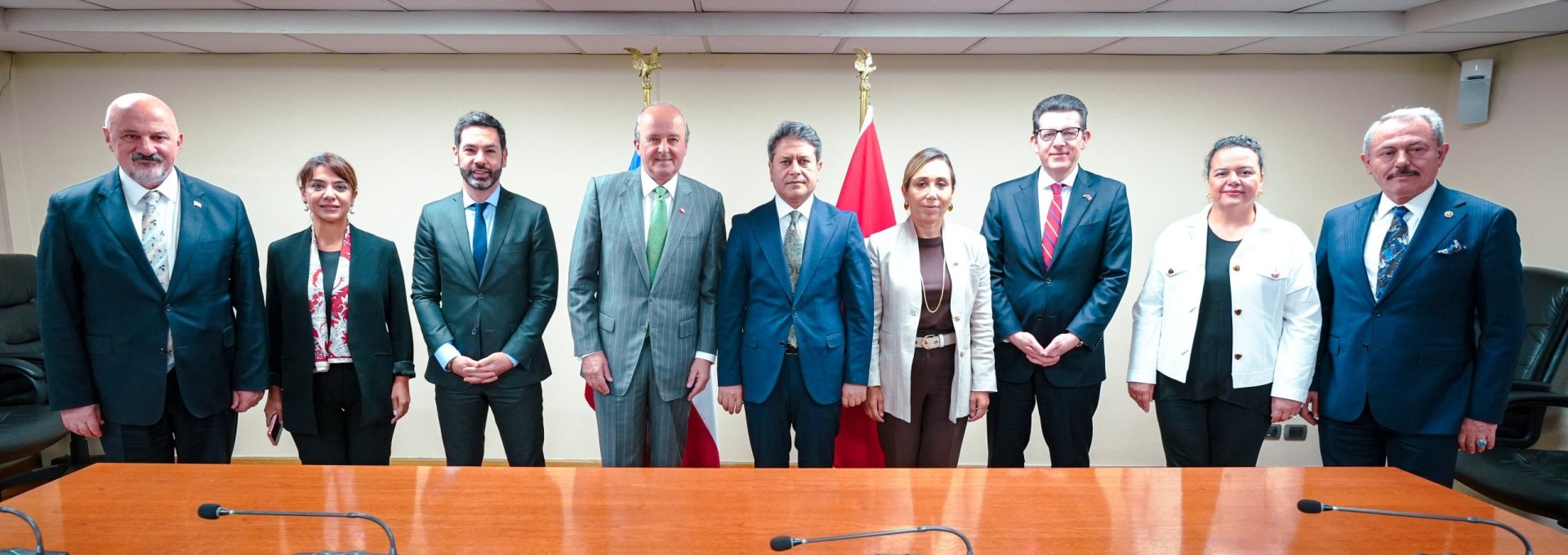Ministro (s) Torres se reúne con delegación parlamentaria de Türkiye