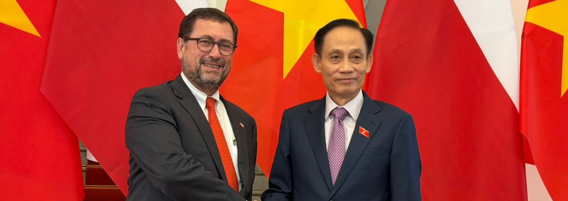 Ministro de Relaciones Exteriores inicia visita a Vietnam y se reúne con canciller: “Estamos preparados para avanzar en una alianza más integral”