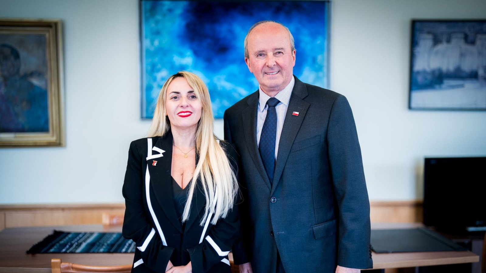 Ministro (s) se reúne con la presidenta del World Women Leader Forum que tendrá un encuentro internacional en Chile