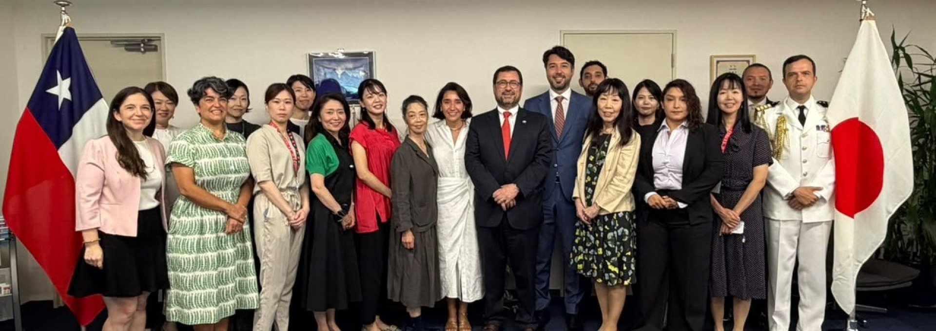 Ministro Pérez Mackenna visita Embajada de Chile en Japón
