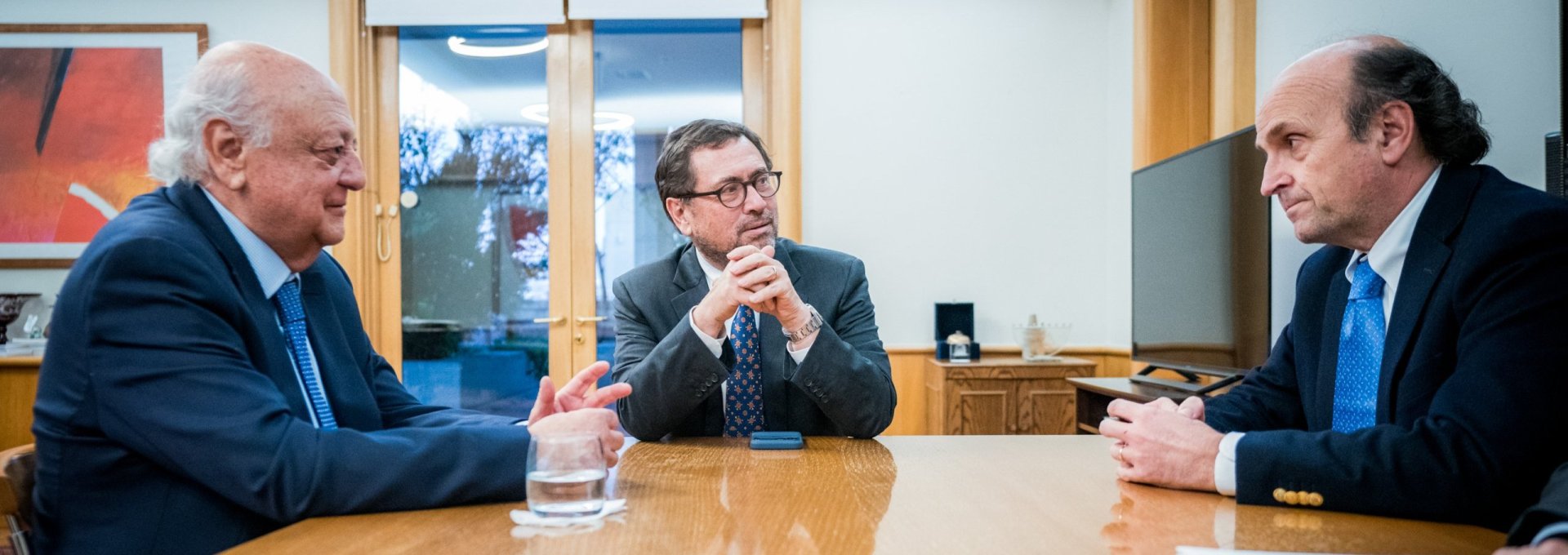 Ministro Pérez Mackenna se reúne con embajador y exrepresentante de Chile en Argentina