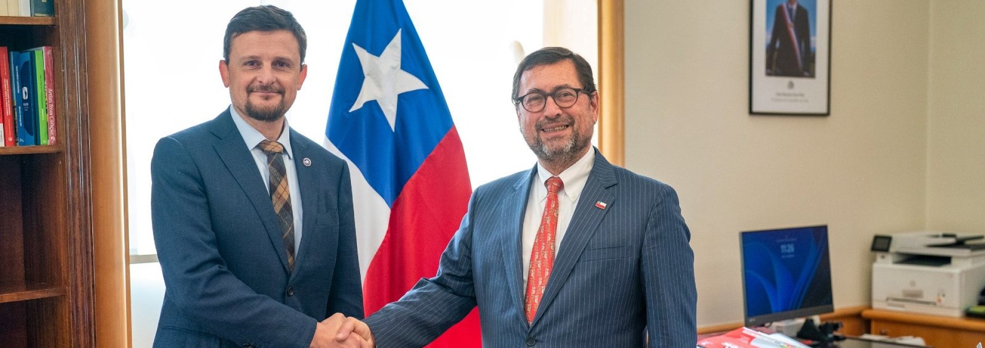 Canciller Pérez Mackenna se reúne con los presidentes de las comisiones de Relaciones Exteriores del Senado y de la Cámara
