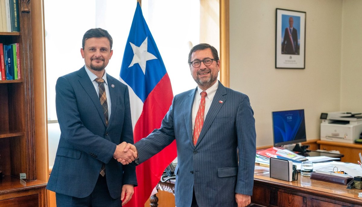 Minister Meets Envoy to Discuss Rail Funding