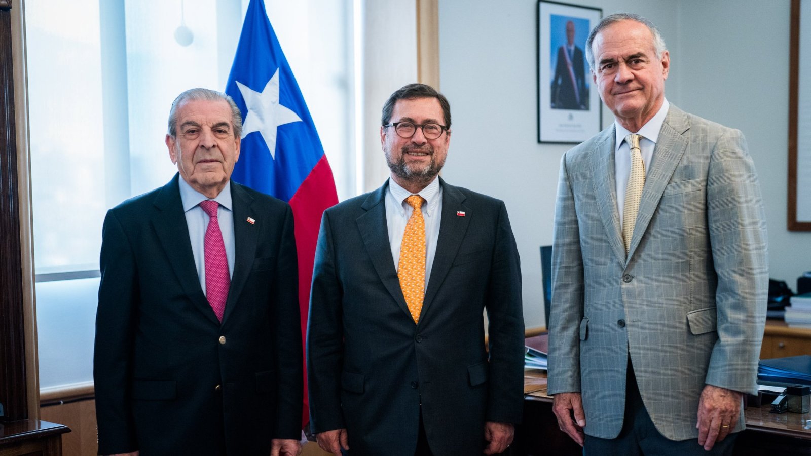 Ministro Pérez Mackenna se reúne con el expresidente Eduardo Frei para abordar temas de política exterior