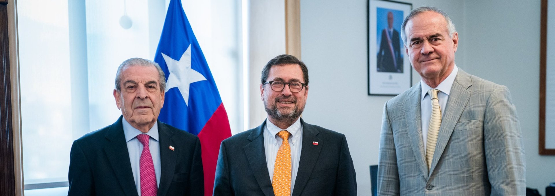 Ministro Pérez Mackenna se reúne con el expresidente Eduardo Frei para abordar temas de política exterior