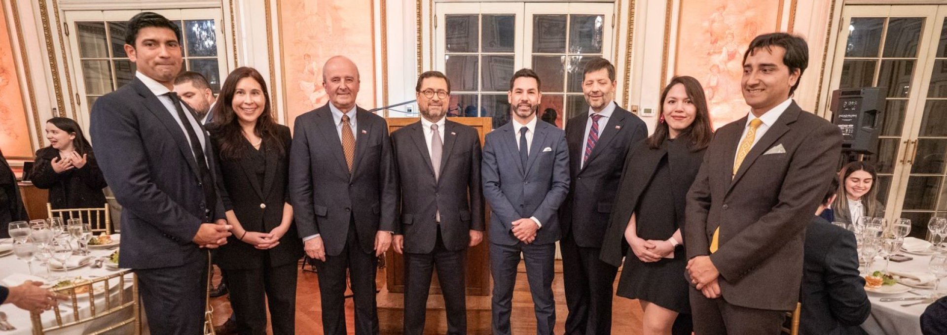 Ministro Pérez Mackenna asistió a la cena de camaradería anual con Asociación de Diplomáticas y Diplomáticos de Carrera de Chile