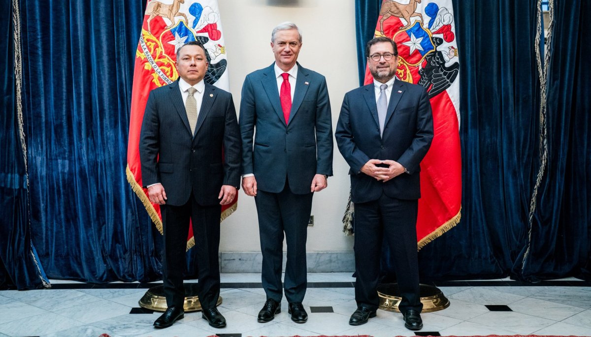 Minister Meets Envoy to Present Diplomatic Credentials