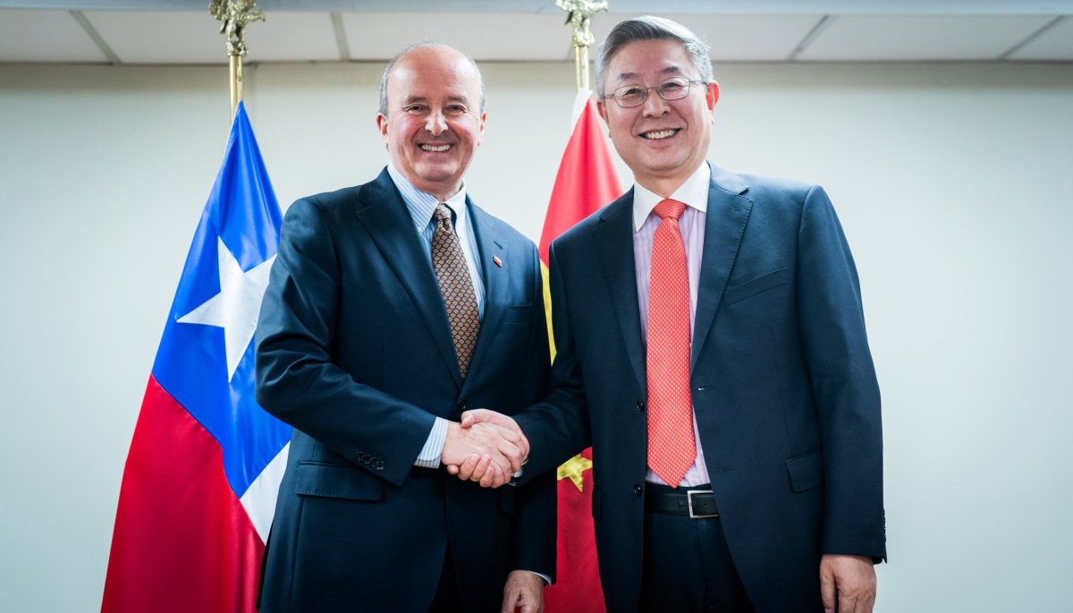Torres Meets with Chinese Envoy to Discuss Rail Funding