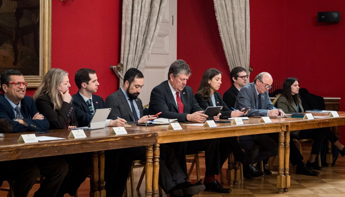 Defence and Foreign Affairs Ministers Meet with Military Commanders