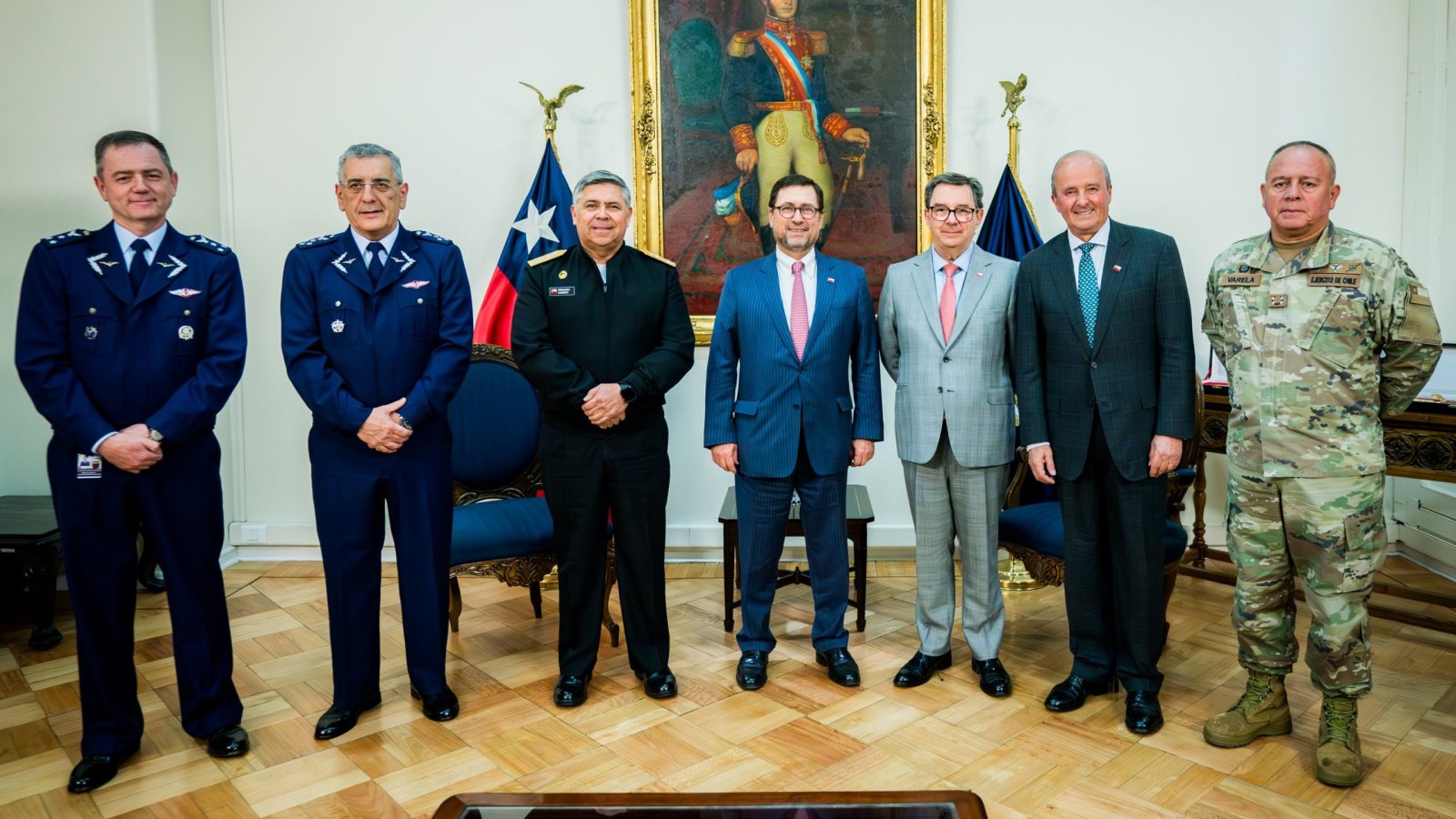 Ministros de Defensa y de Relaciones Exteriores se reúnen con comandantes en jefe para analizar el escenario internacional