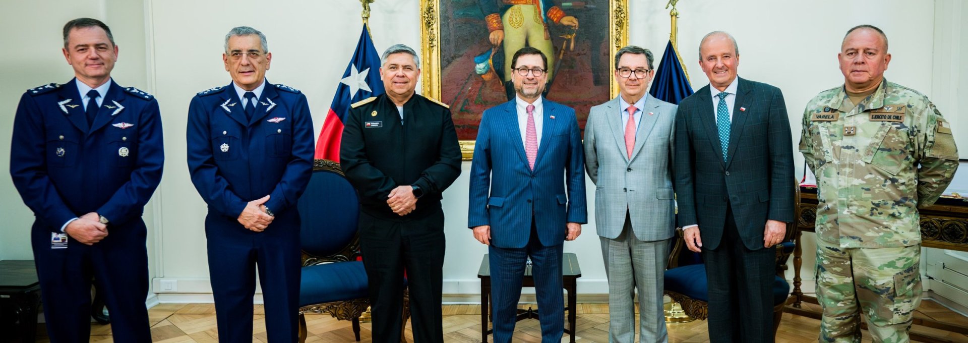 Ministros de Defensa y de Relaciones Exteriores se reúnen con comandantes en jefe para analizar el escenario internacional