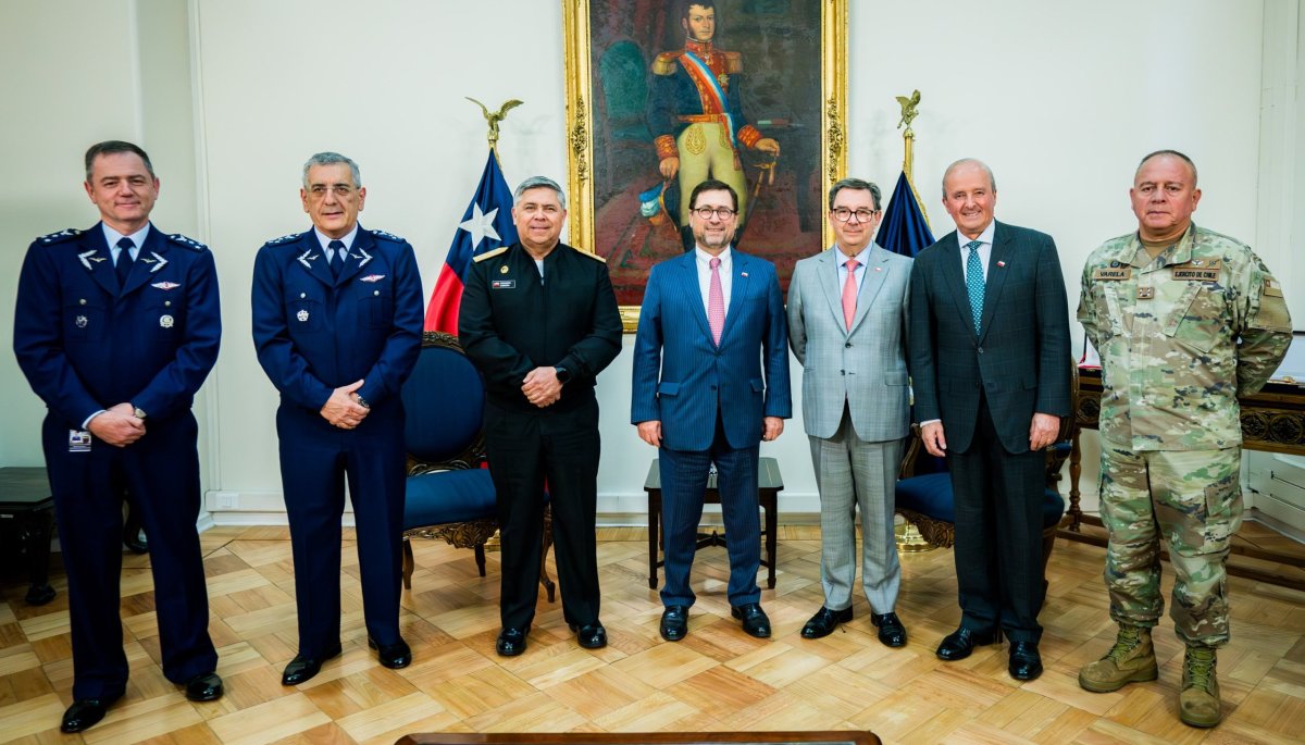 Pérez Mackenna Meets with Council of Ministers