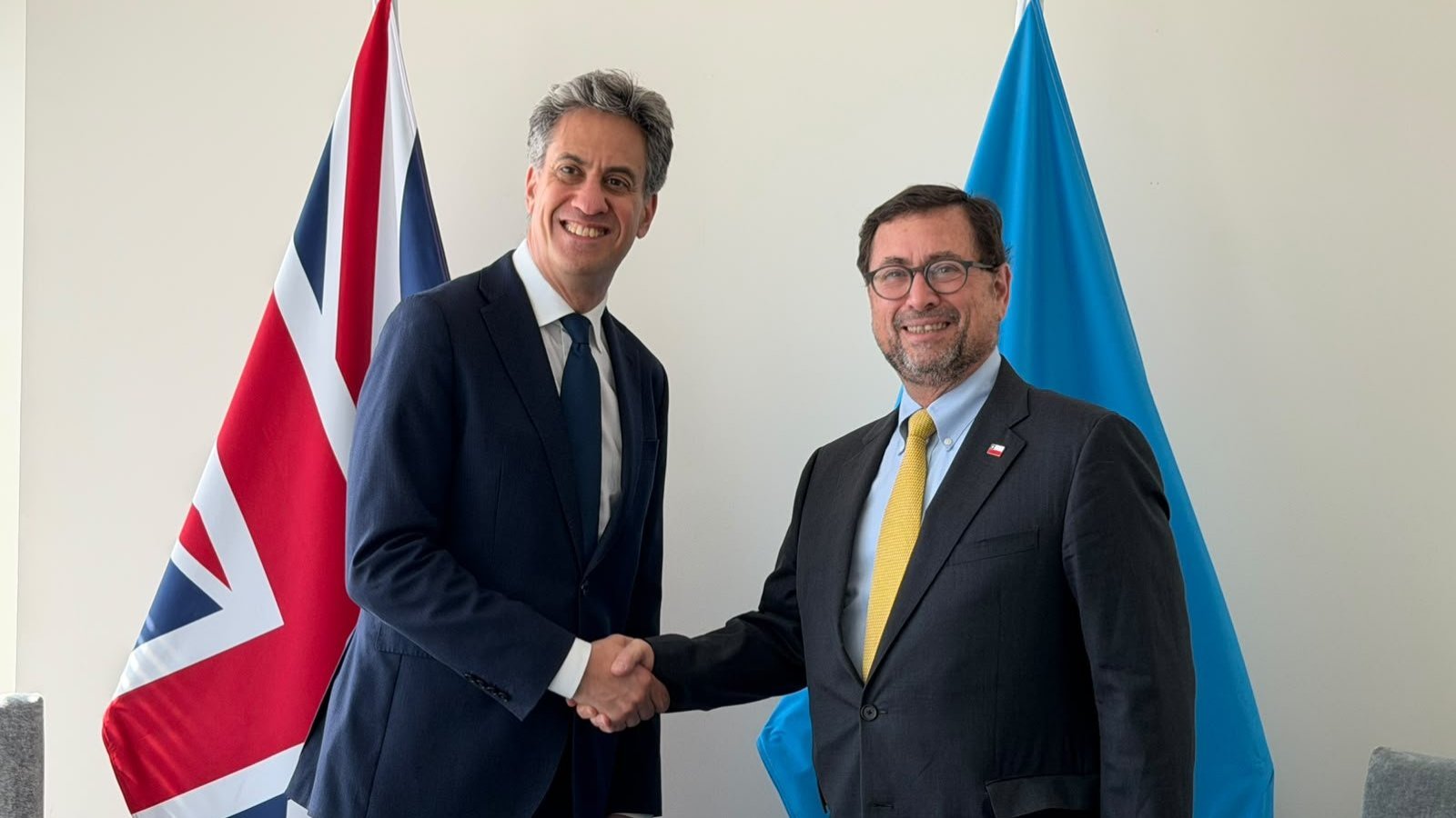 Ministro Pérez Mackenna sostiene reunión con canciller de Reino Unido para fortalecer inversiones y relación comercial bilateral