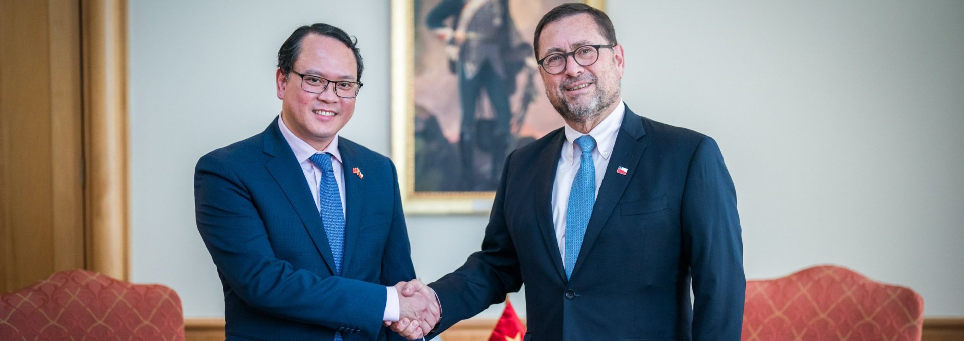 Canciller se reúne con el embajador de Vietnam en Chile