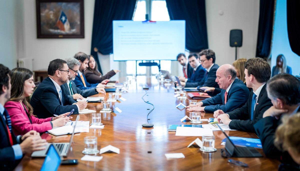 Canciller Pérez Mackenna Participates in Economic Committee Meeting