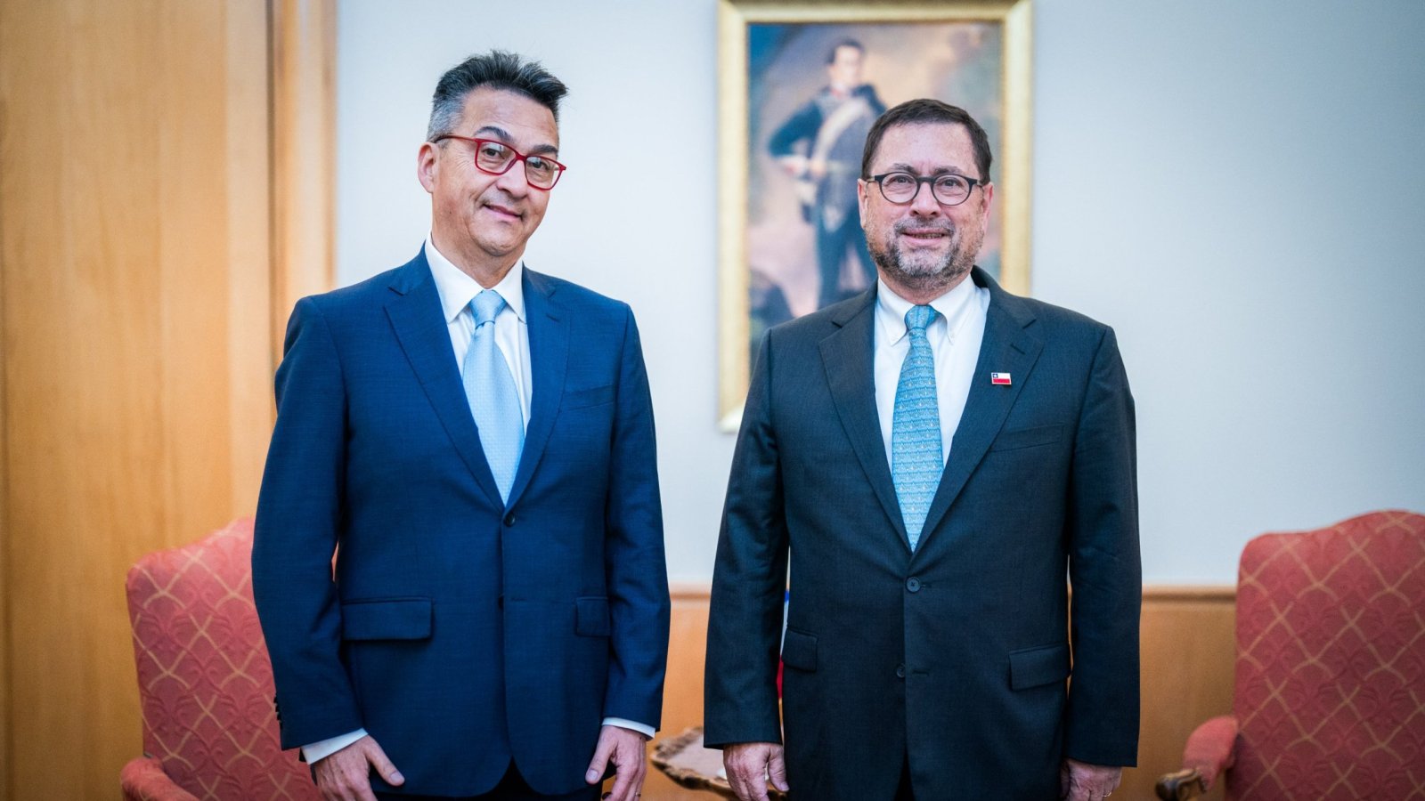 Ministro Pérez Mackenna se reúne con el cónsul general de Bolivia en Chile y destaca activa agenda de cooperación en seguridad y comercio