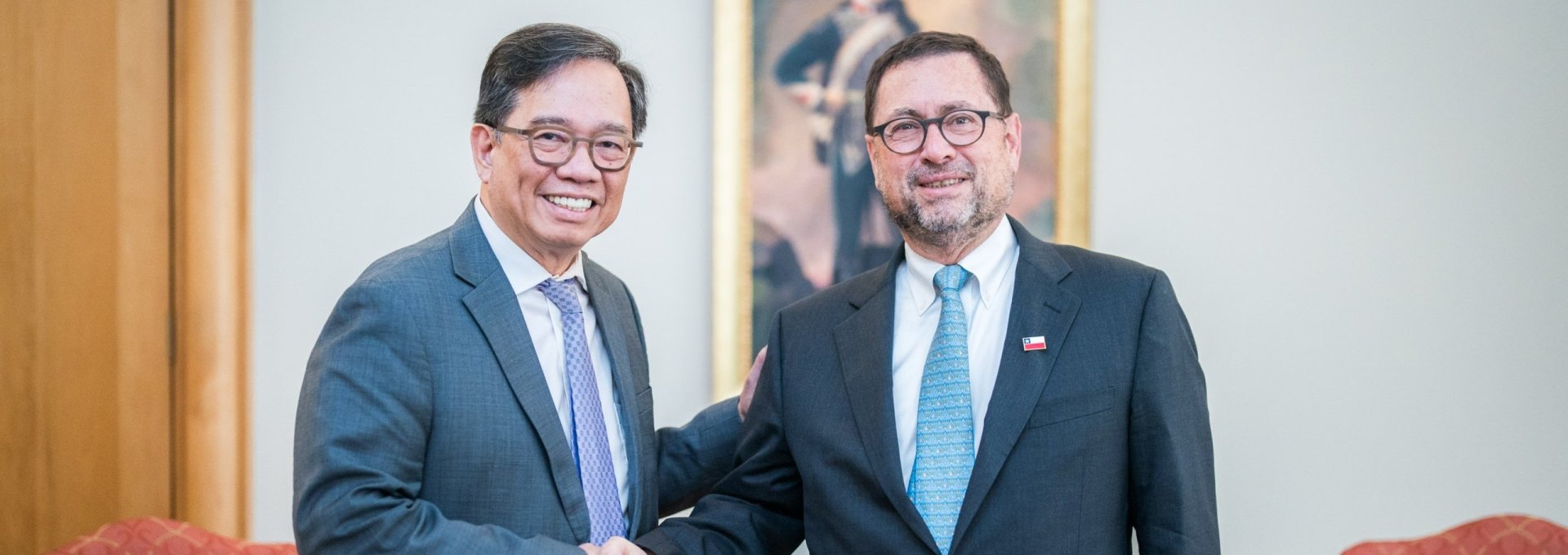 Canciller se reúne con el viceministro de Relaciones Exteriores de Filipinas cuando ambos países conmemoran el 80° aniversario de sus relaciones diplomáticas