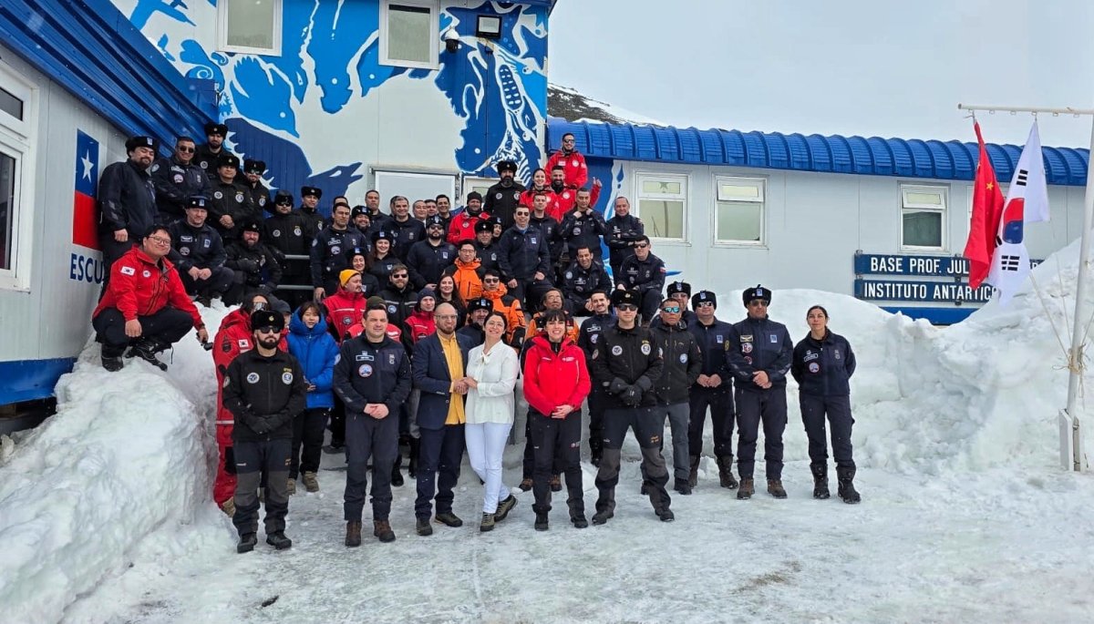 Chilean Scientist Marries in Antarctica