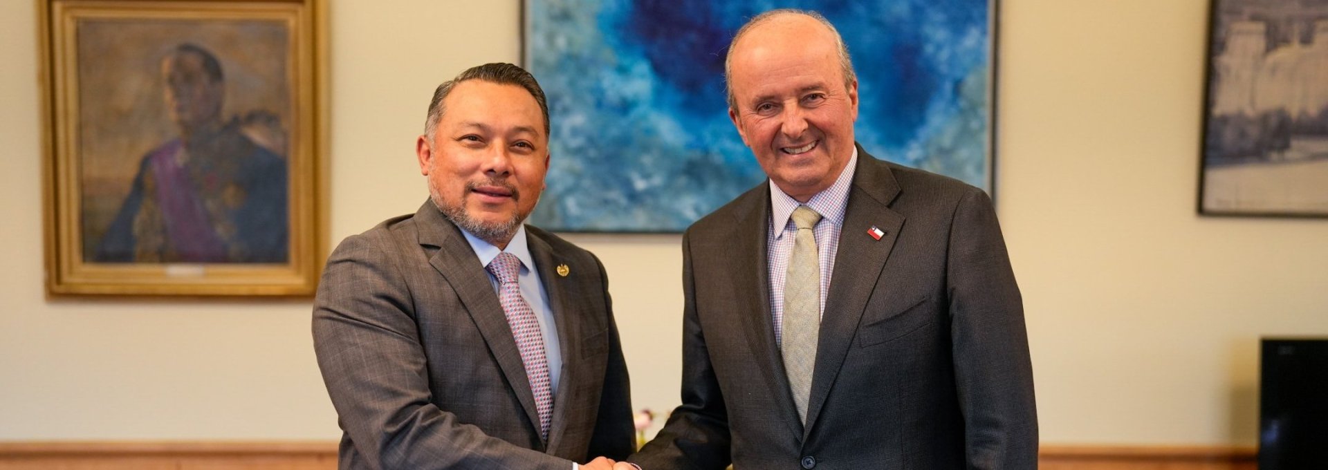 Subsecretario Torres sostiene audiencia protocolar con el embajador de El Salvador