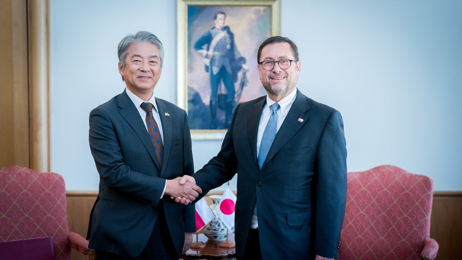 Canciller Pérez Mackenna se reúne con el embajador de Japón y destacan alianza estratégica entre ambos países