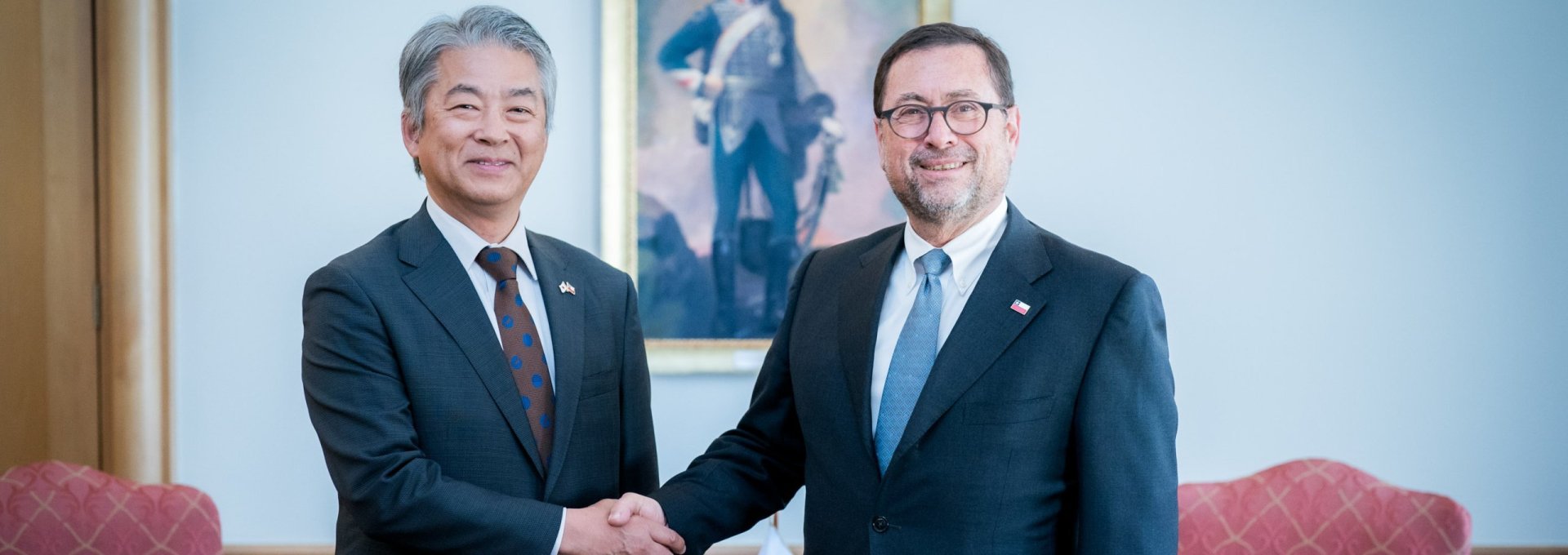 Canciller Pérez Mackenna se reúne con el embajador de Japón y destacan alianza estratégica entre ambos países