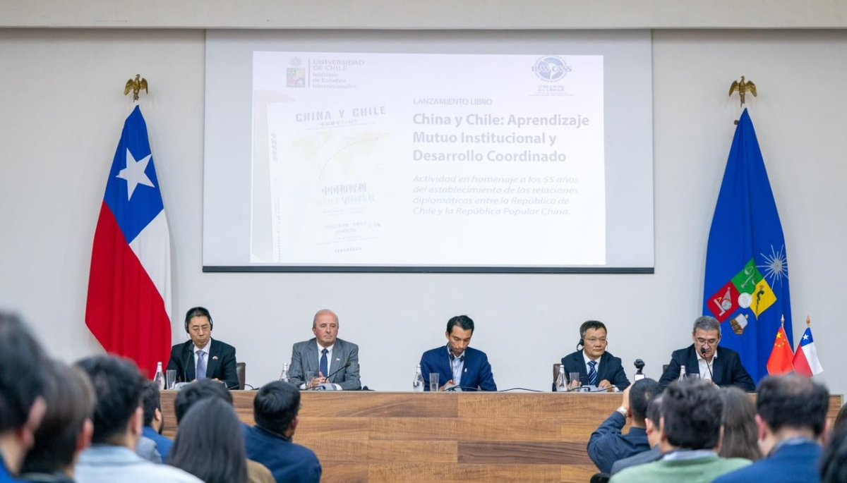 Torres Presents Book on Chile-China Relations