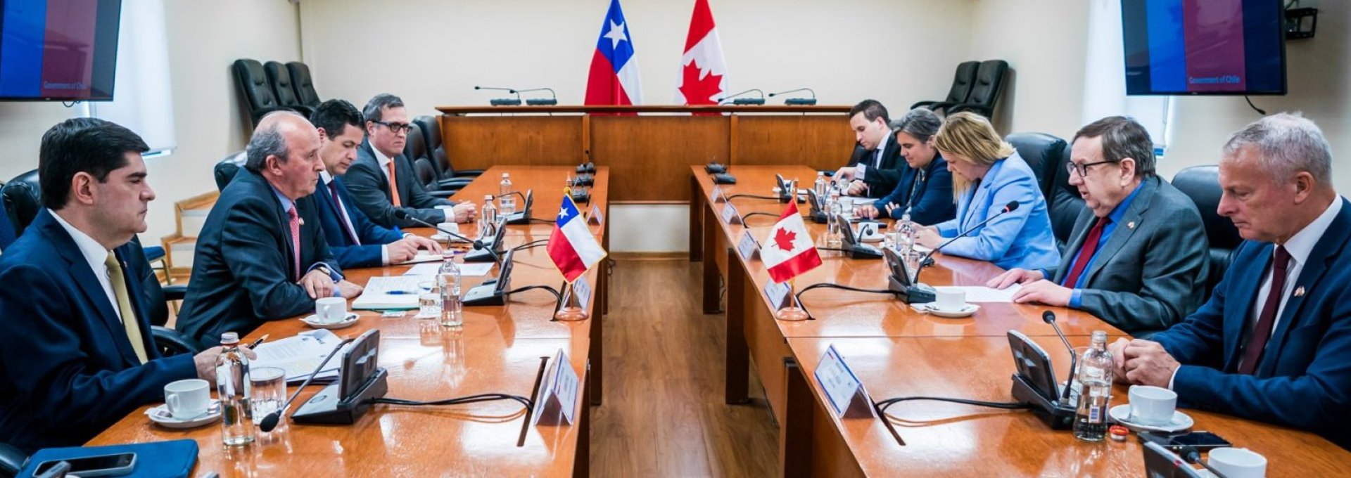 Ministro (s) Torres se reúne con delegación parlamentaria de Canadá y destacan vínculo bilateral entre ambos países