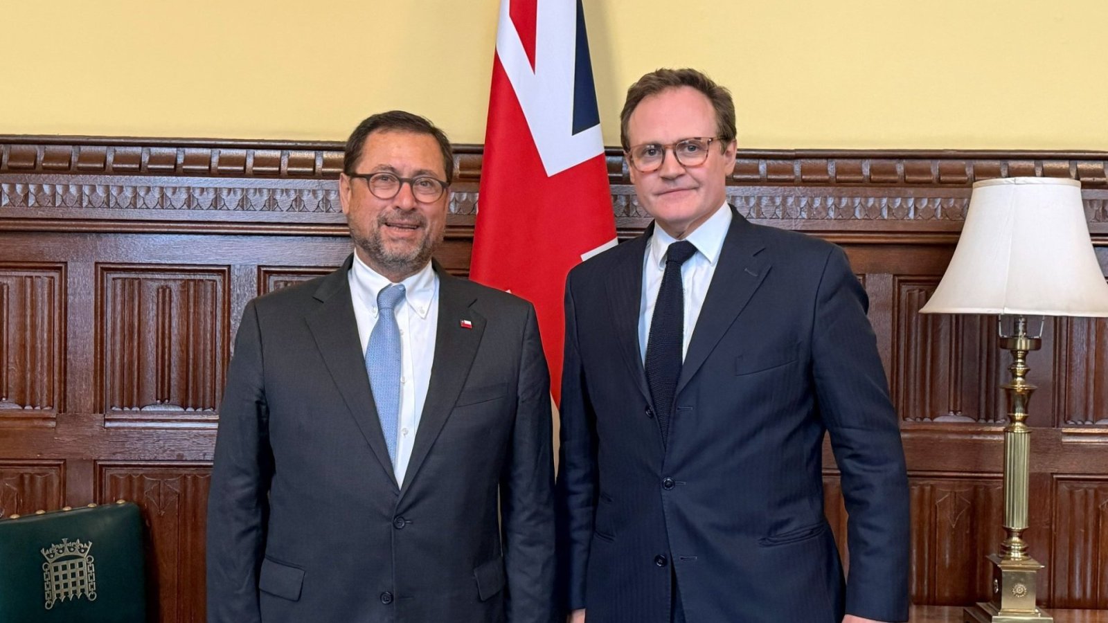 Ministro Pérez Mackenna se reúne con representante de política exterior del Partido Conservador británico