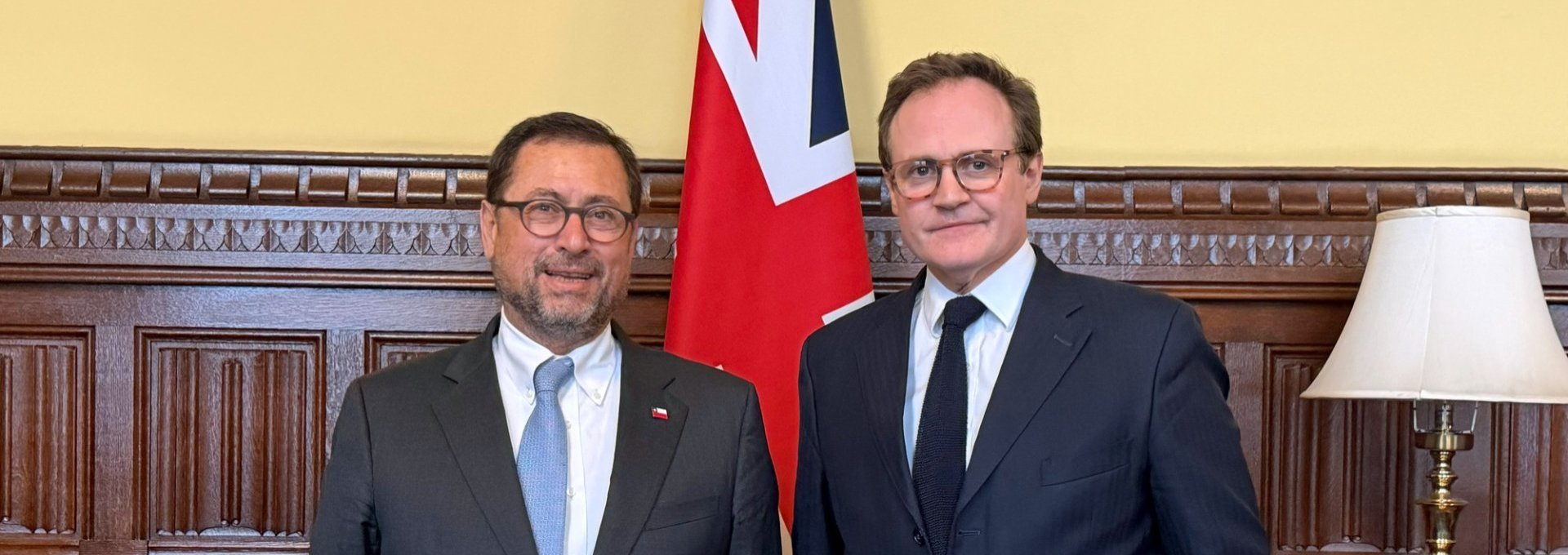 Ministro Pérez Mackenna se reúne con representante de política exterior del Partido Conservador británico